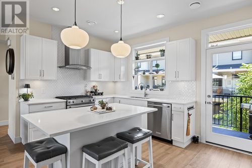 14-1102 Cameron Ave, Kelowna, BC, V1Y0B2 | Card Image