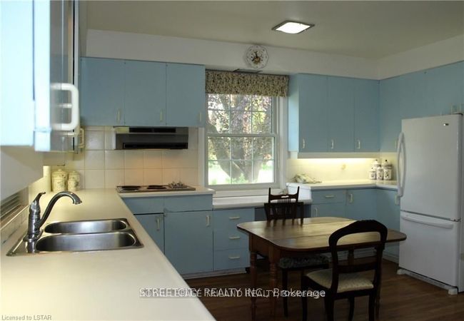 1517 Gloucester Road, House other with 4 bedrooms, 3 bathrooms and 10 parking in London North ON | Image 9