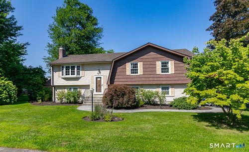 5 Urban Ln, Newington, CT, 06111-3158 | Card Image
