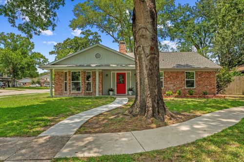 9863 Swan Ct, Conroe, TX, 77385-4621 | Card Image