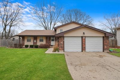 960 Abbington Drive, House other with 4 bedrooms, 2 bathrooms and 2 parking in Crystal Lake IL | Image 1