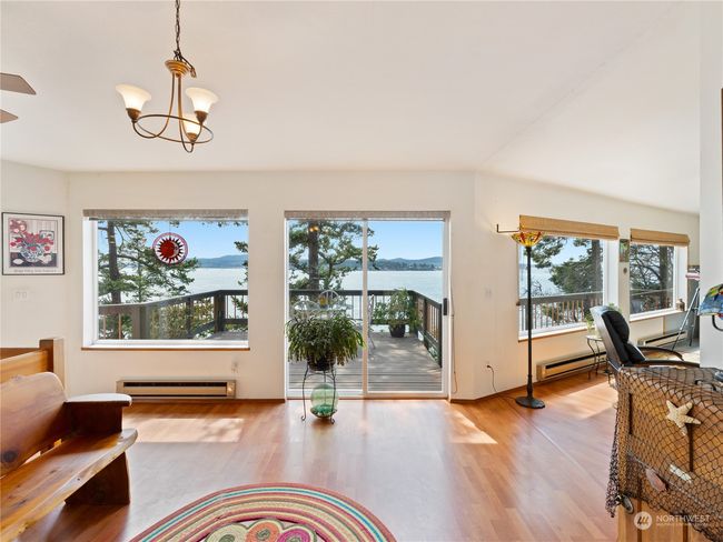 Entry could also double as a dining area. | Image 7