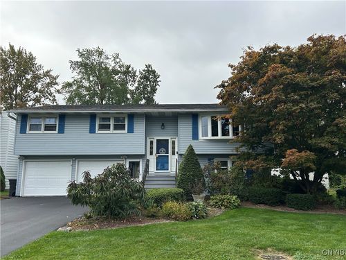 7479 Thunderbird Rd, Liverpool, NY, 13088-4157 | Card Image