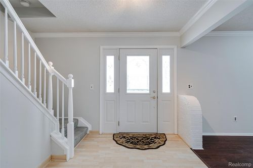 45900 Gainsborough Dr, Canton, MI, 48187-1524 | Card Image