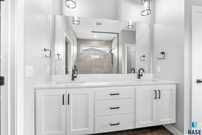 513 N Wildcat Dr, Townhouse with 3 bedrooms, 3 bathrooms and null parking in Sioux Falls SD | Image 31