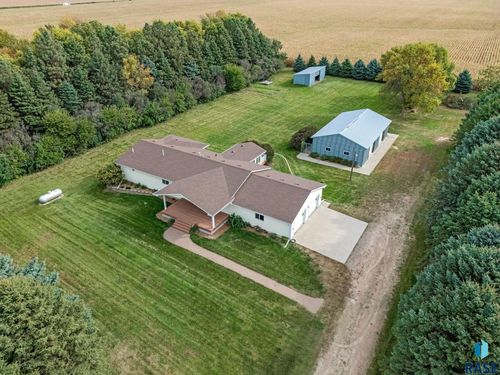 26220 486th Ave, Valley Springs, SD, 57068-7311 | Card Image
