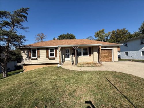 3104 Ne 66th Ter, Gladstone, MO, 64119-1513 | Card Image