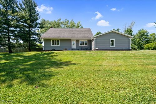 12330 E Shiloh Dr, Chesterland, OH, 44026-2221 | Card Image