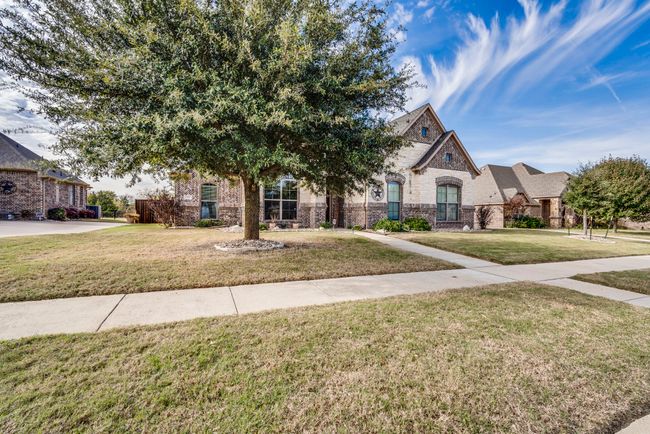View of front facade with a front yard | Image 12
