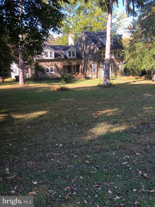 1541 Farmers Ln, GLEN MILLS, PA, 19342-1926 | Card Image