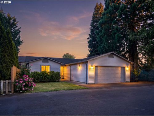 520 E Melody Ln, Newberg, OR, 97132-1095 | Card Image
