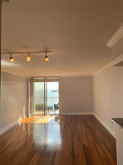 apt-9k-150 Se 25th Rd, Miami, FL, 33129-2476 | Card Image