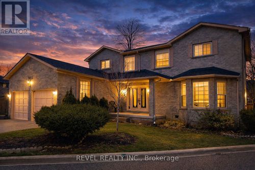 3823 Trelawny Cir, Mississauga, ON, L5N5J6 | Card Image