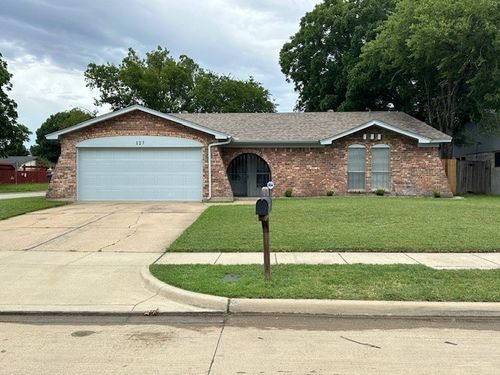 127 Countryside Dr, Arlington, TX, 76014-3124 | Card Image