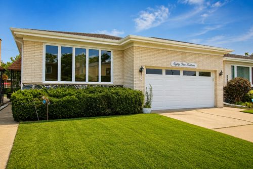 8414 W Brodman Ave, Chicago, IL, 60656-4219 | Card Image