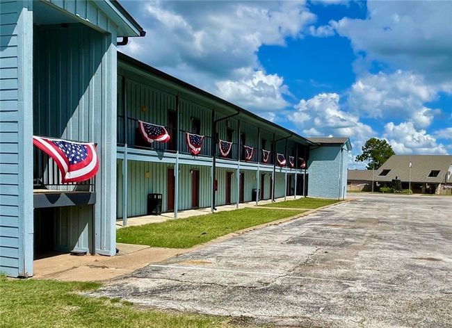 Area Amenities: Lodging | Image 18