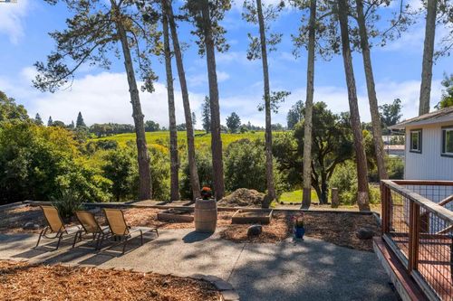 2103 Peachland Ave, Sebastopol, CA, 95472-6427 | Card Image