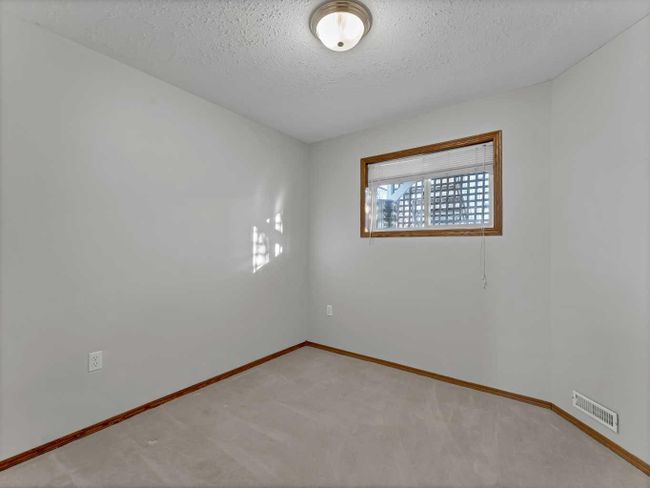 611 2 Street Se, Home with 3 bedrooms, 1 bathrooms and 2 parking in Redcliff AB | Image 13