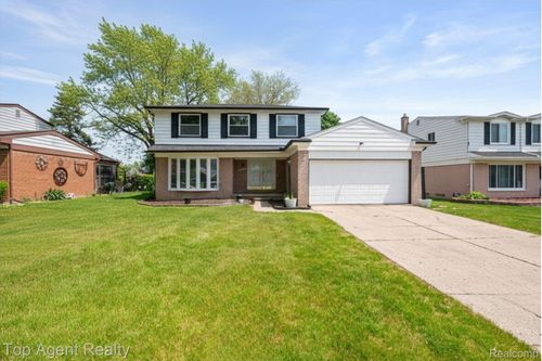 27370 Selkirk St, Southfield, MI, 48076-3623 | Card Image