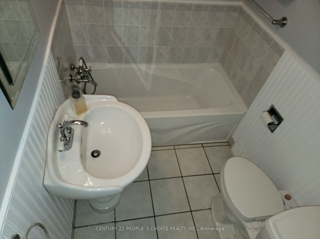 27 South Dr, House other with 3 bedrooms, 2 bathrooms and 5 parking in Dundas ON | Image 17