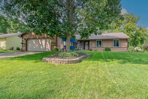 1534 Royal Oaks Dr, Janesville, WI, 53548-1479 | Card Image
