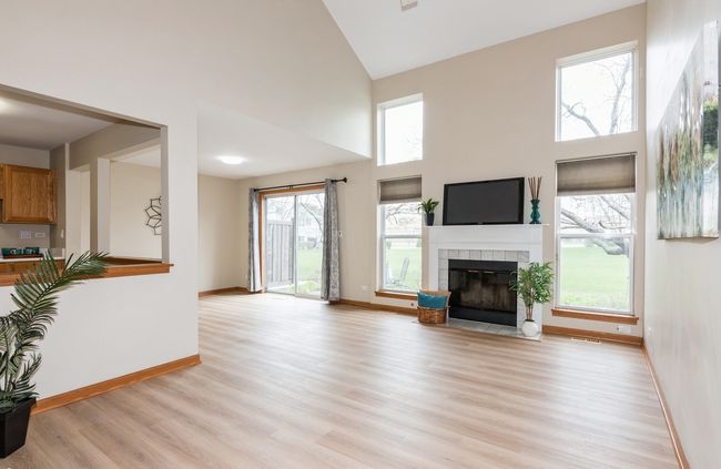 139 Millers Xing, Townhouse with 2 bedrooms, 3 bathrooms and 2 parking in Itasca IL | Image 4