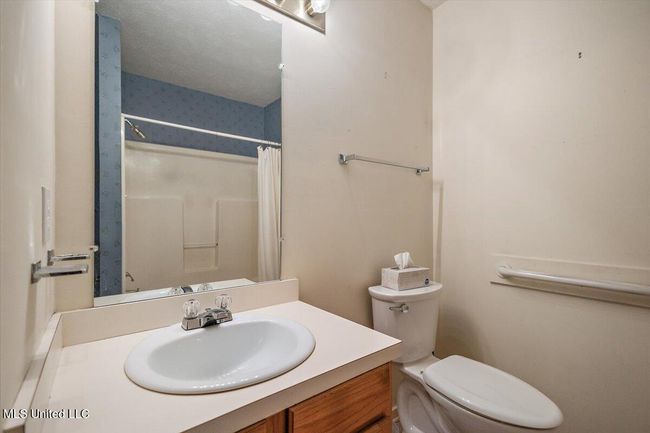 GUEST BATHROOM | Image 16