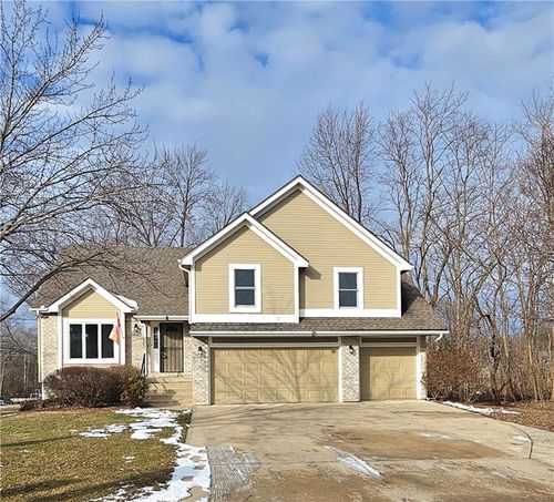 108 Cedar St, Smithville, MO, 64089-9534 | Card Image