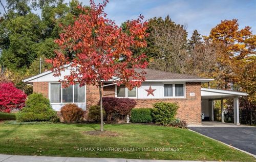 215 Parkview Cres, Newmarket, ON, L3Y2C9 | Card Image