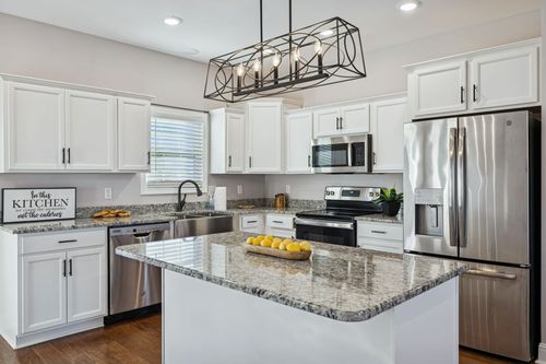 207 Bedford Ct, Hopkinsville, KY, 42240-2718 | Card Image