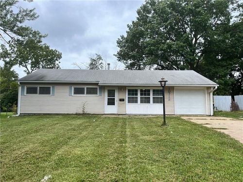 10712 Cambridge Ave, Kansas City, MO, 64134-2745 | Card Image