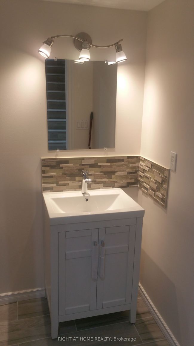 BSMNT - 957 Asleton Blvd, House other with 2 bedrooms, 1 bathrooms and 1 parking in Milton ON | Image 12