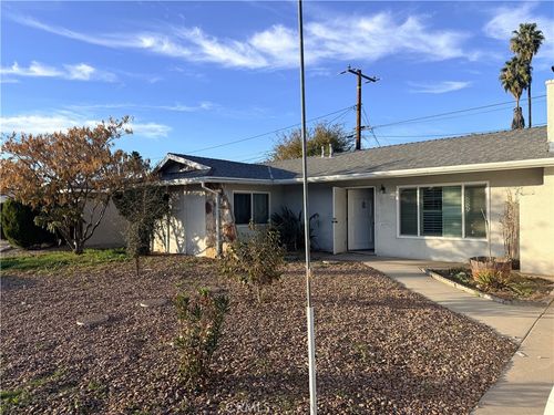 690 Barber Dr, Hemet, CA, 92543-8035 | Card Image