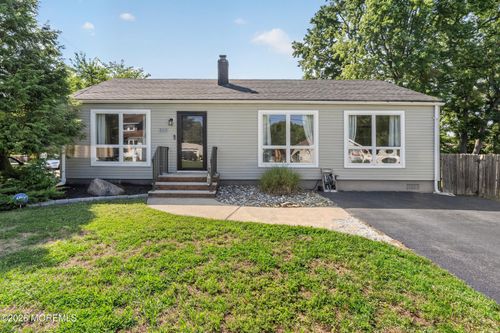 2010 Florence Ave, Hazlet, NJ, 07730-4014 | Card Image