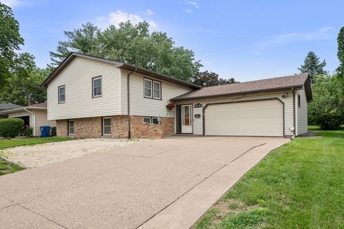 2138 W 38th Pl, Davenport, IA, 52806-5312 | Card Image