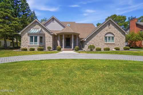 7202 Oak Hill Dr, Sylvania, OH, 43560-1307 | Card Image