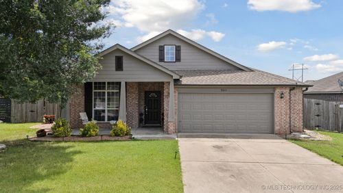 9011 N 156th East Pl, Owasso, OK, 74055-8542 | Card Image