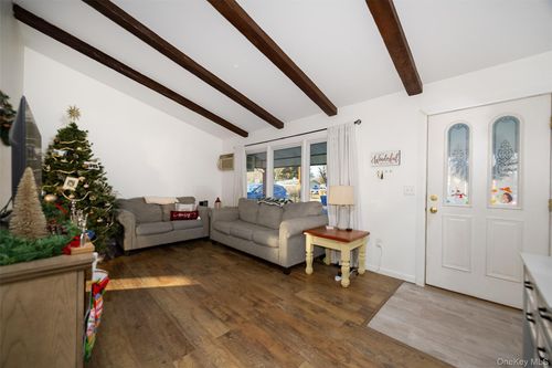 14 Princeton St, Red Hook, NY, 12571-1008 | Card Image