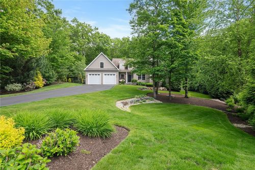 23 Crest Cir, Smithfield, RI, 02917-4043 | Card Image
