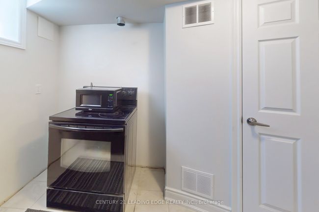 17 Jardine St, House other with 6 bedrooms, 4 bathrooms and 2 parking in Brampton ON | Image 43