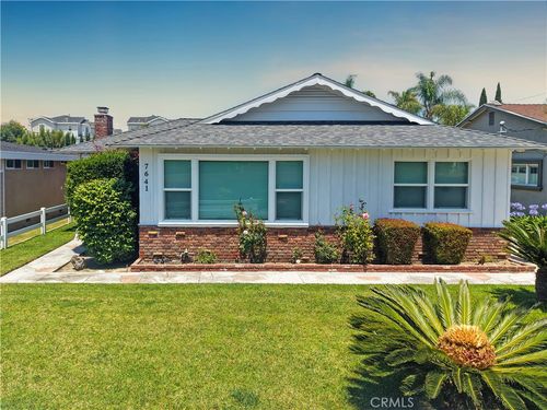 7641 Nada St, Downey, CA, 90242-2209 | Card Image
