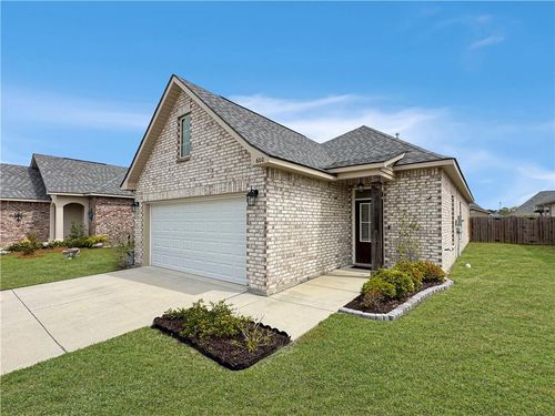 600 Claiborne Trails Dr, Slidell, LA, 70458-7342 | Card Image