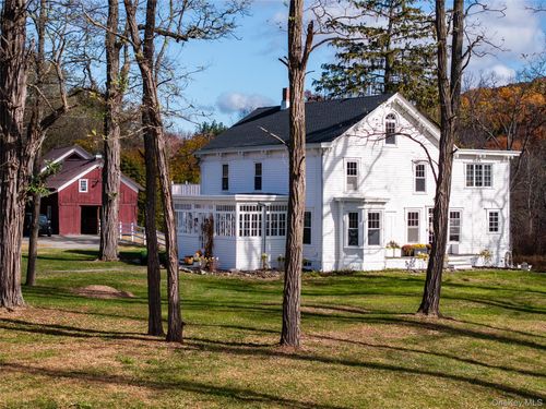 1376 Salt Point Tpke, Pleasant Valley, NY, 12569-7021 | Card Image