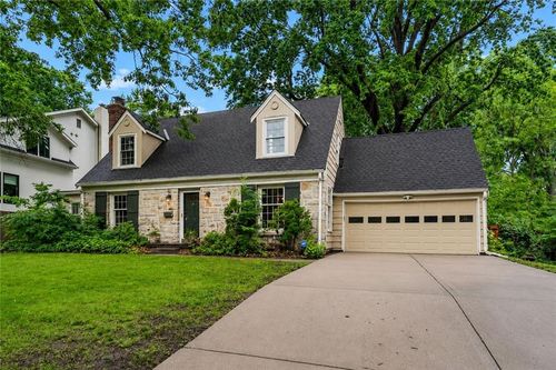 6042 Howe Dr, Fairway, KS, 66205-3446 | Card Image