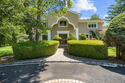 10 Faulkner Ln, Dix Hills, NY, 11746-5906 | Card Image