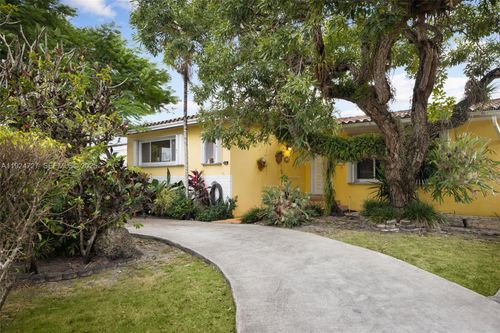 1420 Sw 82nd Ave, Miami, FL, 33144-5242 | Card Image