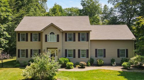 7 Oakwood Ln, Hamden, CT, 06518-1153 | Card Image