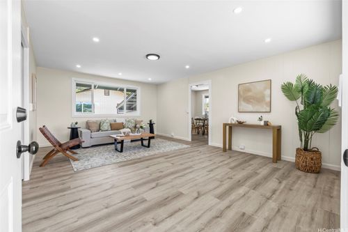 1355 Loko Dr, Wahiawa, HI, 96786-2316 | Card Image