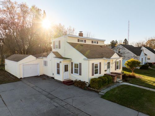 805 Harmon St, Fremont, OH, 43420-4437 | Card Image