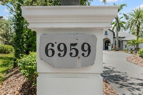 6959 Westchester Cir, LAKEWOOD RANCH, FL, 34202-2585 | Card Image